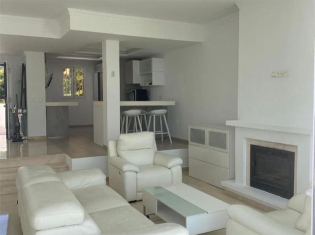 5 quarto Casa em Banda para venda em Benahavís com piscina garagem - 945 000 € (Ref: 8611870)