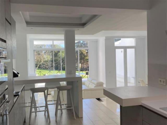 5 quarto Casa em Banda para venda em Benahavís com piscina garagem - 945 000 € (Ref: 8611870)