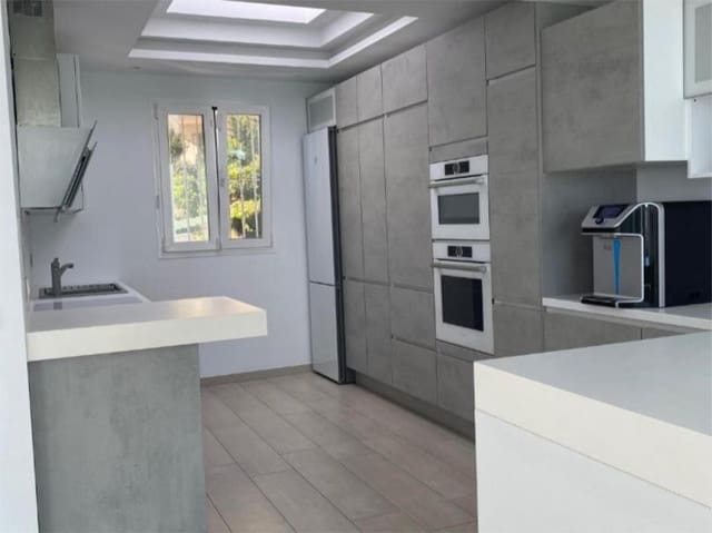 5 quarto Casa em Banda para venda em Benahavís com piscina garagem - 945 000 € (Ref: 8611870)