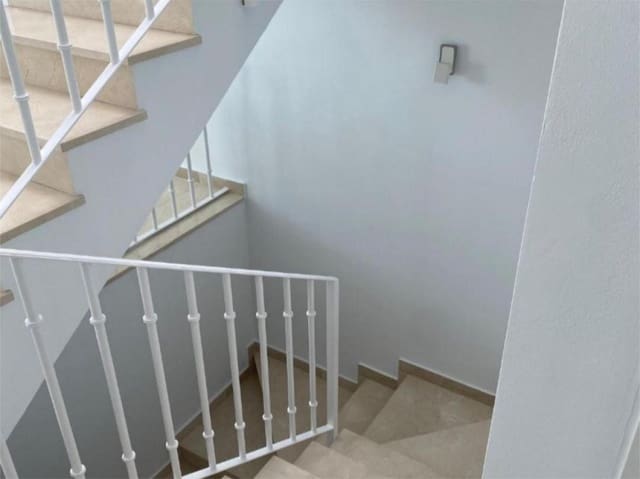 5 quarto Casa em Banda para venda em Benahavís com piscina garagem - 945 000 € (Ref: 8611870)