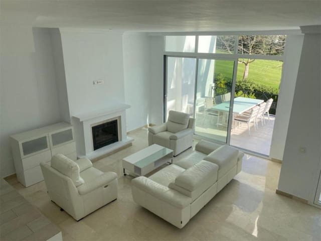 5 quarto Casa em Banda para venda em Benahavís com piscina garagem - 945 000 € (Ref: 8611870)