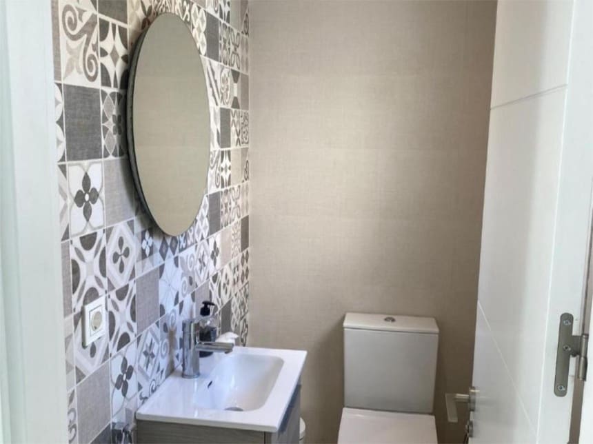 5 quarto Casa em Banda para venda em Benahavis com piscina garagem - 945 000 € (Ref: 8611870)