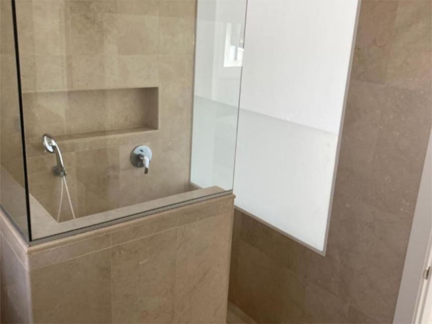 5 quarto Casa em Banda para venda em Benahavis com piscina garagem - 945 000 € (Ref: 8611870)