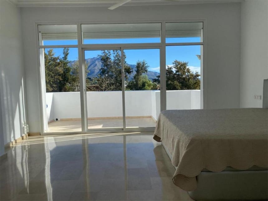 5 quarto Casa em Banda para venda em Benahavis com piscina garagem - 945 000 € (Ref: 8611870)