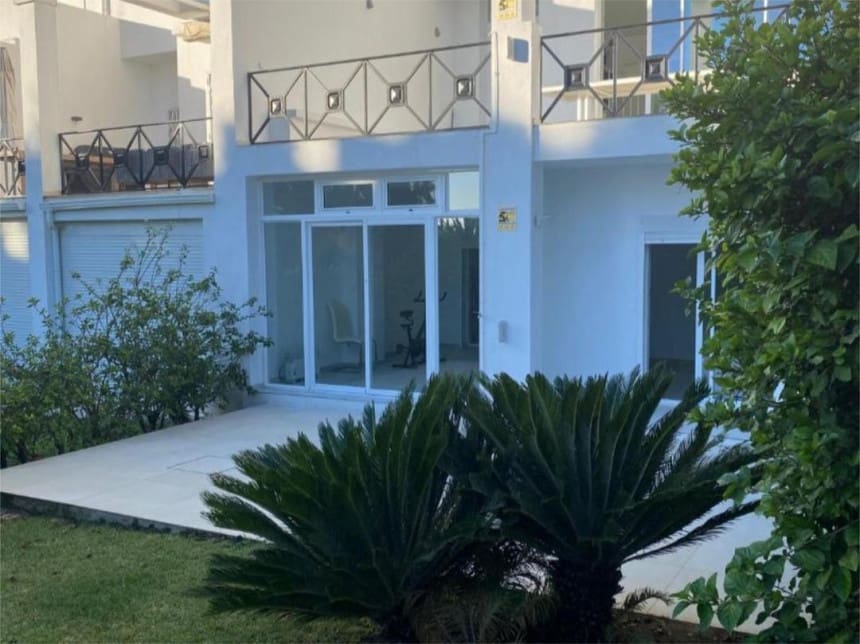5 quarto Casa em Banda para venda em Benahavis com piscina garagem - 945 000 € (Ref: 8611870)