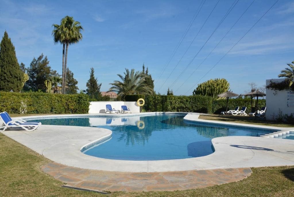 5 quarto Casa em Banda para venda em Benahavis com piscina garagem - 945 000 € (Ref: 8611870)