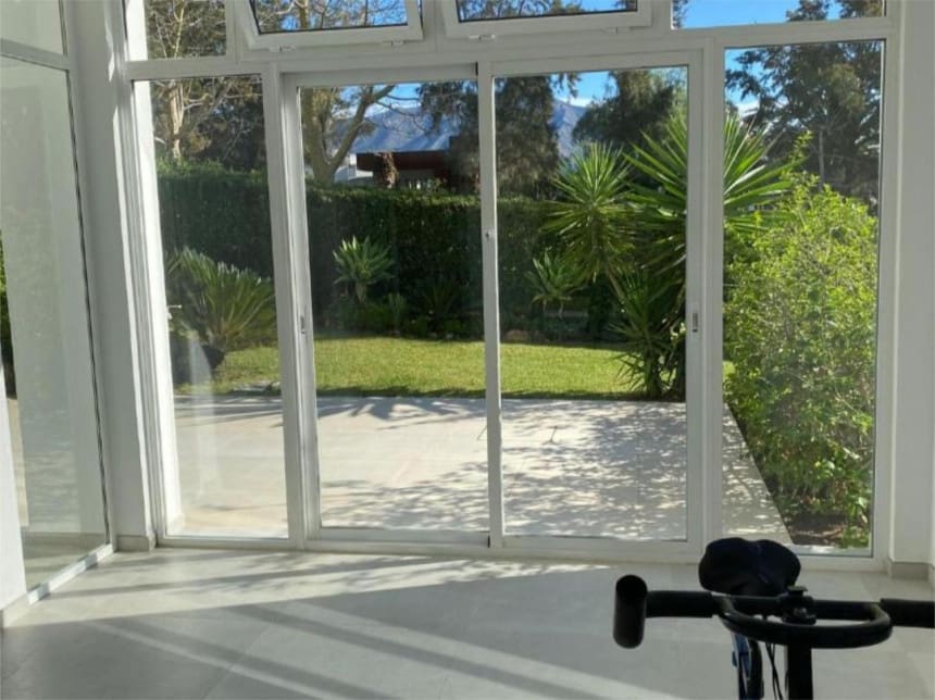 5 quarto Casa em Banda para venda em Benahavis com piscina garagem - 945 000 € (Ref: 8611870)