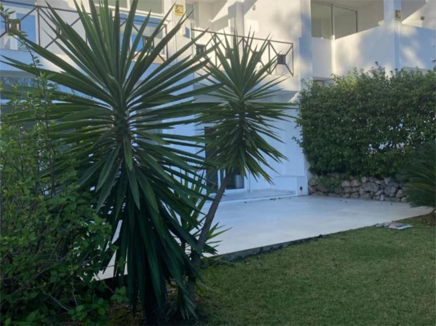 5 quarto Casa em Banda para venda em Benahavis com piscina garagem - 945 000 € (Ref: 8611870)