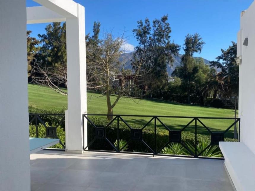 5 quarto Casa em Banda para venda em Benahavis com piscina garagem - 945 000 € (Ref: 8611870)