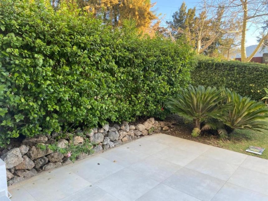 5 quarto Casa em Banda para venda em Benahavis com piscina garagem - 945 000 € (Ref: 8611870)