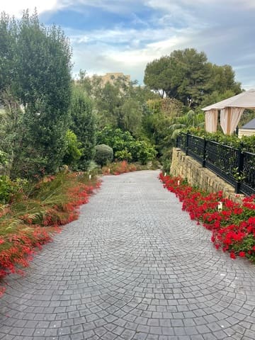 8 bedroom Villa for holiday rental in Sierra Blanca, Marbella with pool garage - € 20,000 (Ref: 8615941)