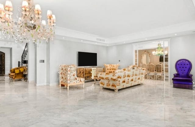 8 makuuhuone Huvila myytävänä paikassa Sierra Blanca, Marbella mukana uima-altaan 
autotalli - 9 900 000 € (Ref: 8615942)