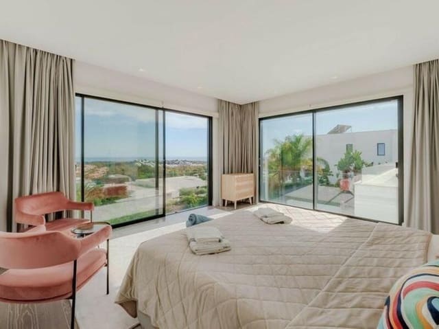 5 chambre Villa/Maison à vendre à Los Arqueros - Puerto del Almendro, Benahavís avec piscine garage - 3 850 000 € (Ref: 8626291)