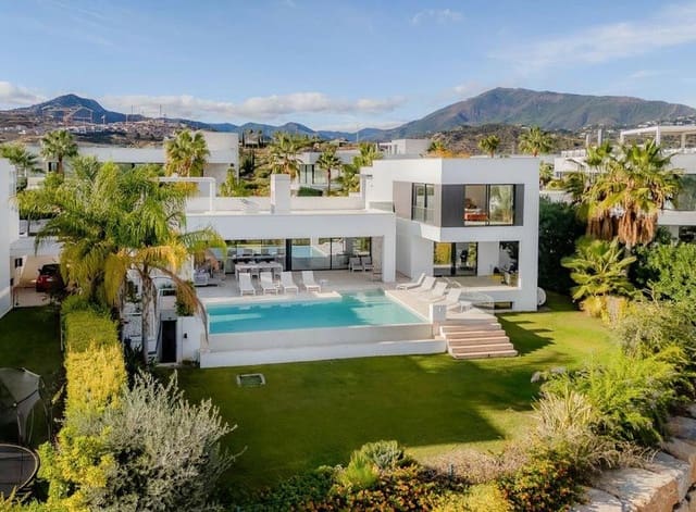 5 chambre Villa/Maison à vendre à Los Arqueros - Puerto del Almendro, Benahavís avec piscine garage - 3 850 000 € (Ref: 8626291)