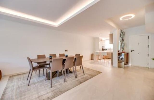 5 soveværelse Byhus til leje i Lomas De Marbella, Marbella med swimmingpool garage - € 11.700 (Ref: 8629764)