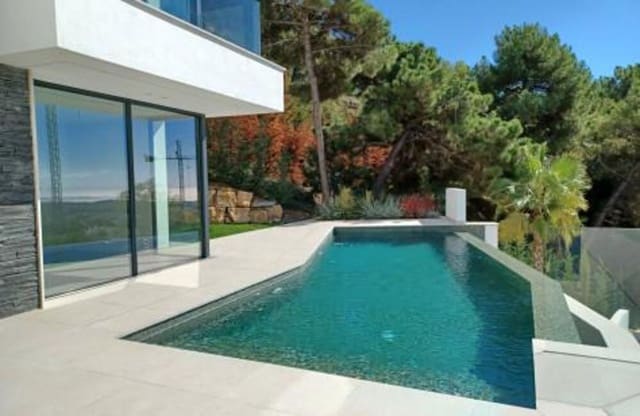 5 bedroom Villa for sale in La Zagaleta - El Madroñal, Benahavís with pool garage - € 2,390,000 (Ref: 8635996)