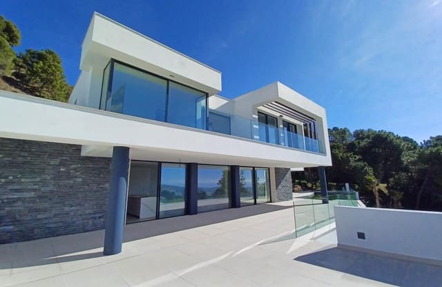 5 bedroom Villa for sale in La Zagaleta - El Madroñal, Benahavís with pool garage - € 2,390,000 (Ref: 8635996)