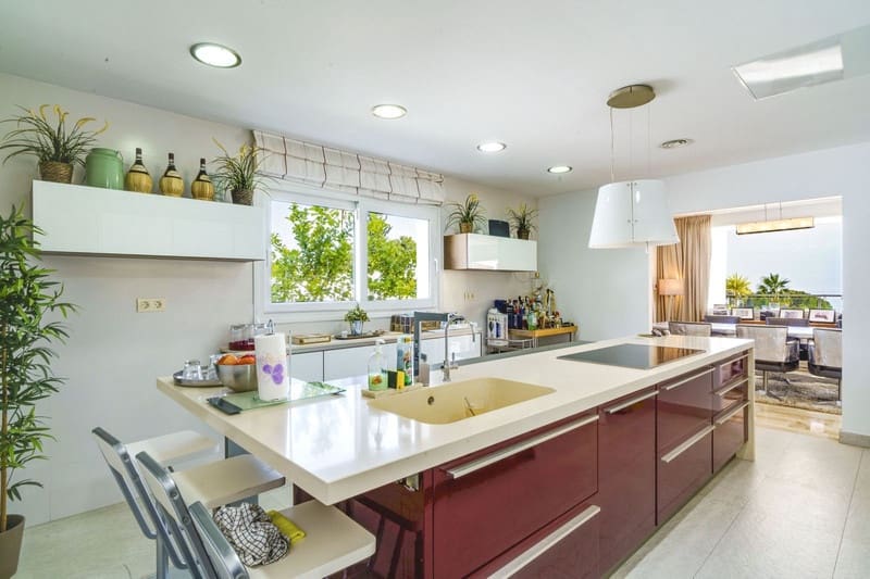 5 quarto Moradia para venda em Marbella com piscina garagem - 2 285 000 € (Ref: 8651512)