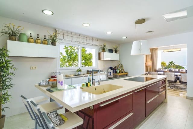 5 soveværelse Villa til salg i El Rosario, Marbella med swimmingpool garage - € 2.285.000 (Ref: 8651512)