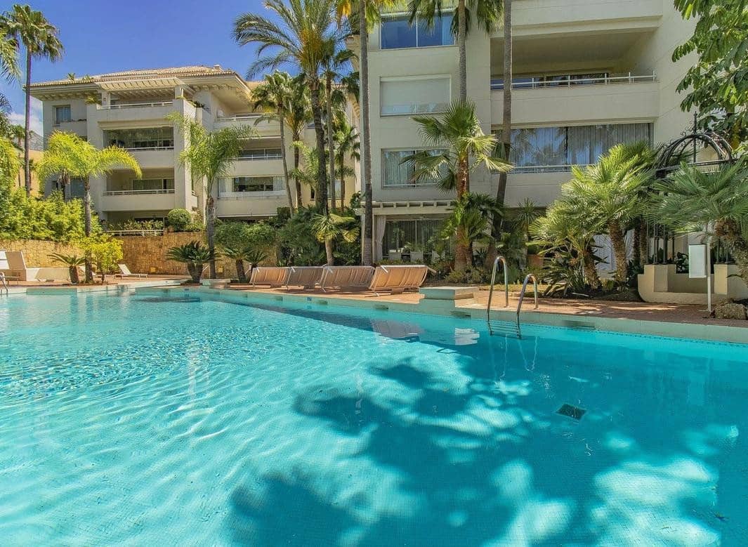 3 quarto Penthouse para venda em Marbella com piscina garagem - 2 400 000 € (Ref: 8656023)