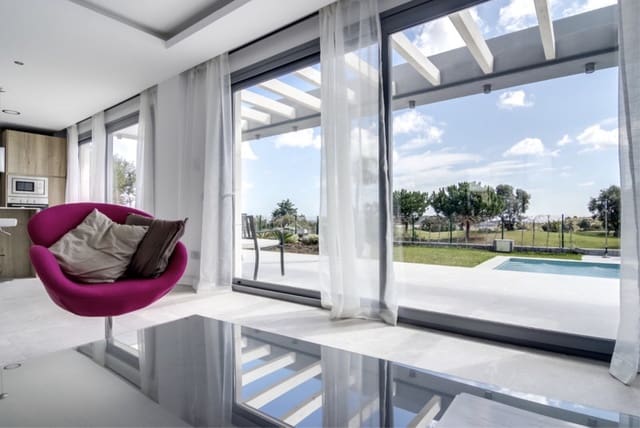 3 sypialnia Willa na sprzedaż w El Faro de Calaburra - Chaparral, Mijas z basenem garażem - 975 000 € (Ref: 8658084)