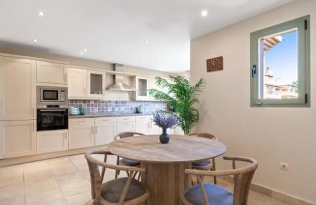 4 quarto Penthouse para arrendar em Los Flamingos, Benahavís com piscina garagem - 5 000 € (Ref: 8661828)