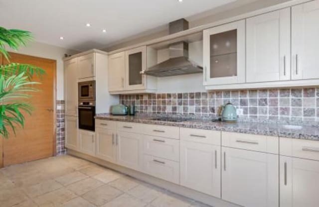 4 quarto Penthouse para arrendar em Los Flamingos, Benahavís com piscina garagem - 5 000 € (Ref: 8661828)