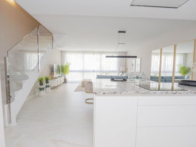 Casa de 4 habitaciones en La Dama de Noche - La Alzambra, Marbella en venta con piscina garaje - 945.000 € (Ref: 8669544)