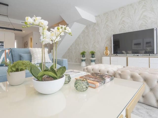 Casa de 4 habitaciones en La Dama de Noche - La Alzambra, Marbella en venta con piscina garaje - 945.000 € (Ref: 8669544)