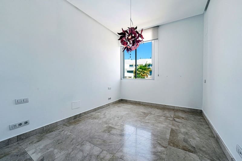 4 chambre Maison de Ville à vendre à Marbella avec piscine garage - 1 250 000 € (Ref: 8671563)