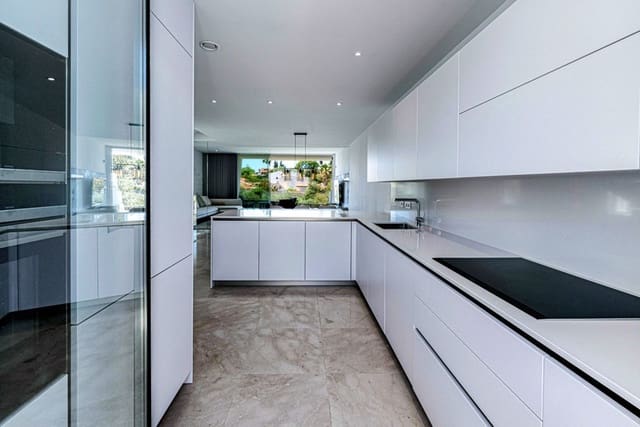 4 soveværelse Byhus til salg i Río Real, Marbella med swimmingpool garage - € 1.250.000 (Ref: 8671563)