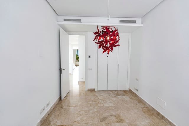 4 soveværelse Byhus til salg i Río Real, Marbella med swimmingpool garage - € 1.250.000 (Ref: 8671563)