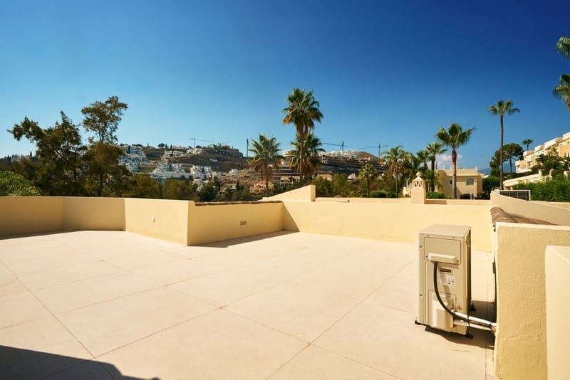 3 sypialnia Dom na sprzedaż w Benahavis z basenem garażem - 875 000 € (Ref: 8671564)