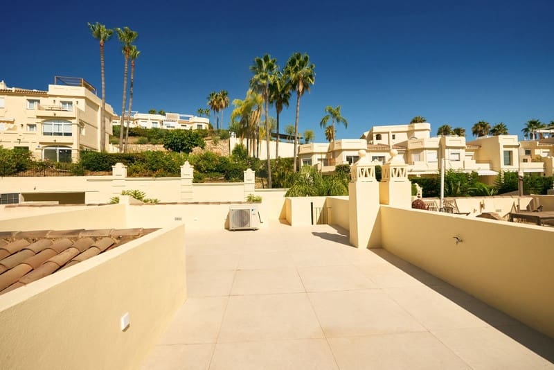 3 sypialnia Dom na sprzedaż w Benahavis z basenem garażem - 875 000 € (Ref: 8671564)