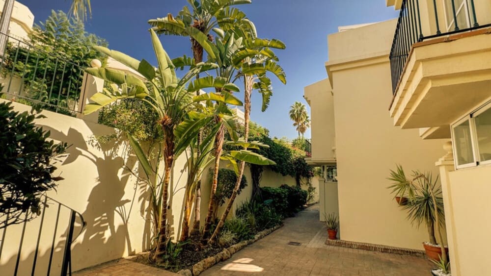 3 sypialnia Dom na sprzedaż w Benahavis z basenem garażem - 875 000 € (Ref: 8671564)