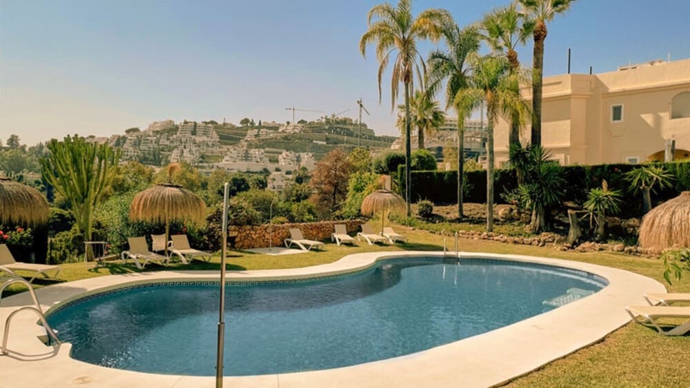 3 sypialnia Dom na sprzedaż w Benahavis z basenem garażem - 875 000 € (Ref: 8671564)