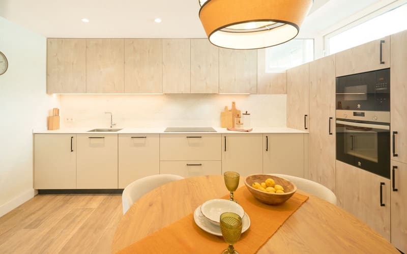 3 sypialnia Dom na sprzedaż w Benahavis z basenem garażem - 875 000 € (Ref: 8671564)