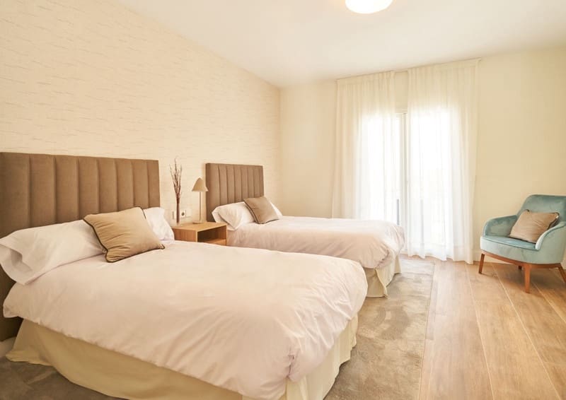 3 sypialnia Dom na sprzedaż w Benahavis z basenem garażem - 875 000 € (Ref: 8671564)