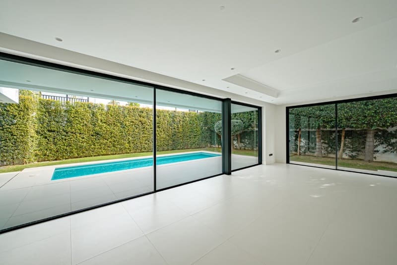 4 soveværelse Villa til salg i Golden Mile med swimmingpool garage - € 3.750.000 (Ref: 8712329)