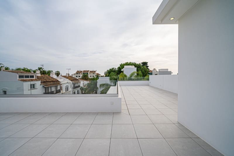 4 soveværelse Villa til salg i Golden Mile med swimmingpool garage - € 3.750.000 (Ref: 8712329)