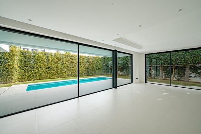 4 sypialnia Willa na sprzedaż w Lomas De Marbella, Marbella z basenem garażem - 3 750 000 € (Ref: 8712329)