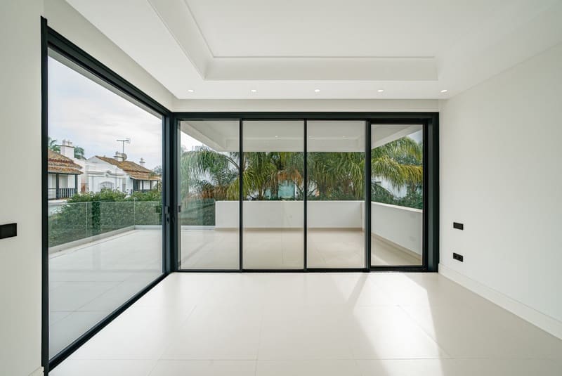 4 bedroom Villa for sale in Golden Mile with pool garage - € 3,750,000 (Ref: 8712329)