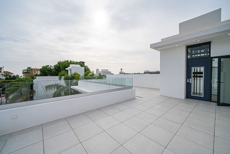 4 bedroom Villa for sale in Golden Mile with pool garage - € 3,750,000 (Ref: 8712329)