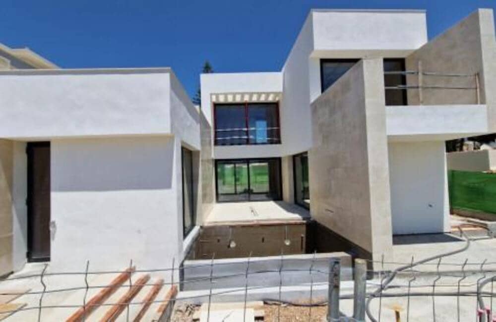 4 slaapkamer Villa te koop in Nueva Andalucia met zwembad - € 1.595.000 (Ref: 8712334)