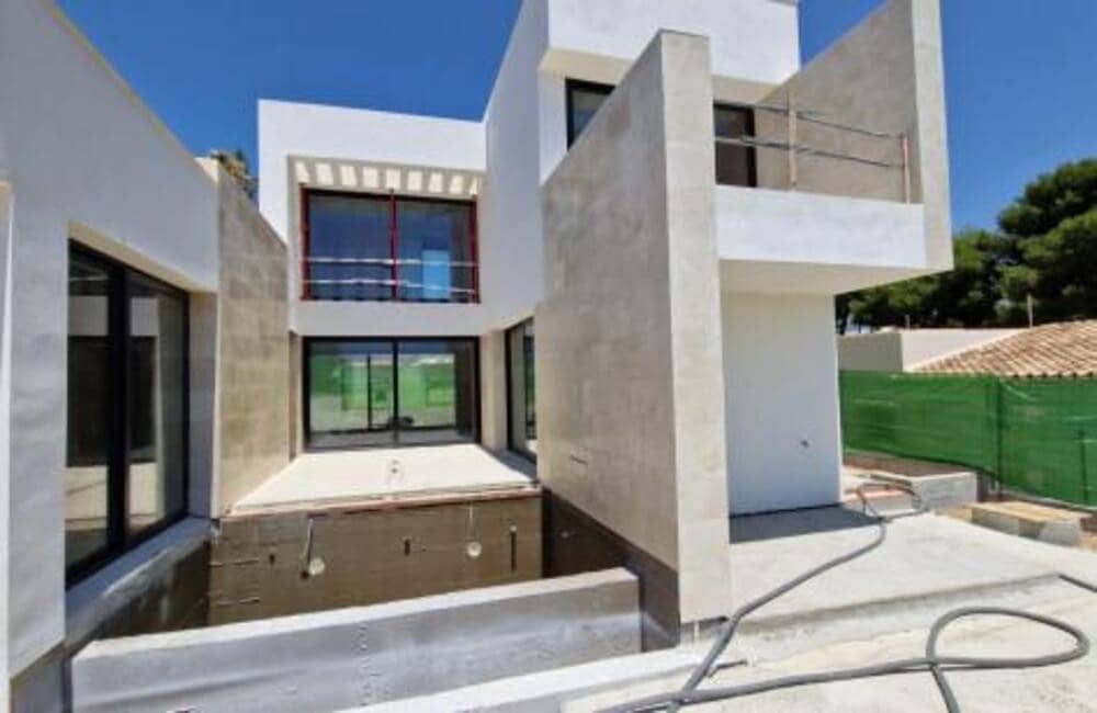 4 slaapkamer Villa te koop in Nueva Andalucia met zwembad - € 1.595.000 (Ref: 8712334)