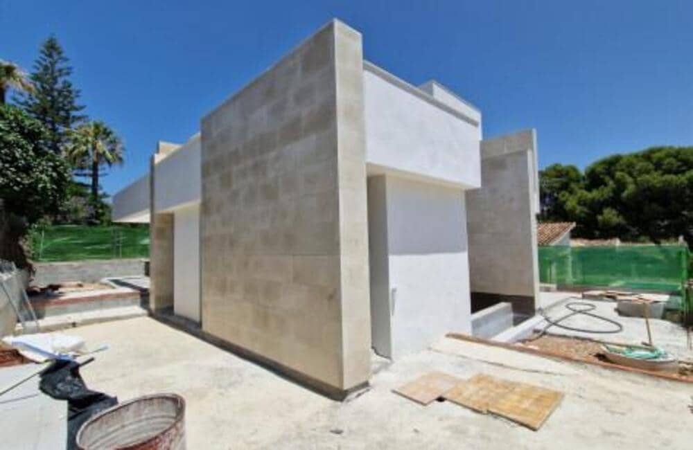 4 slaapkamer Villa te koop in Nueva Andalucia met zwembad - € 1.595.000 (Ref: 8712334)