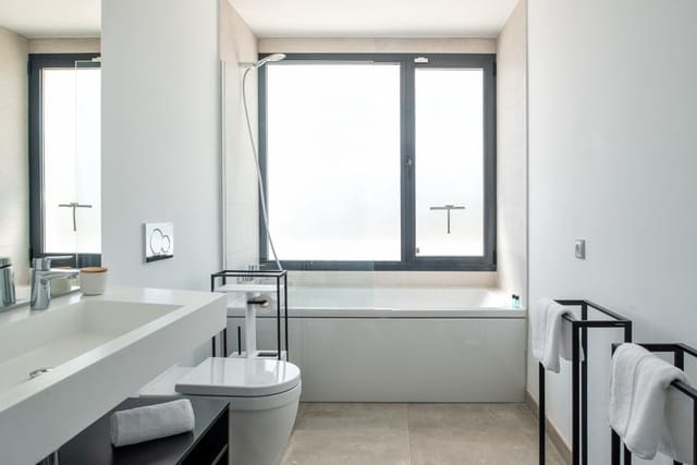 4 sypialnia Dom do wynajęcia w Lomas De Marbella, Marbella z basenem garażem - 7 500 € (Ref: 8715200)