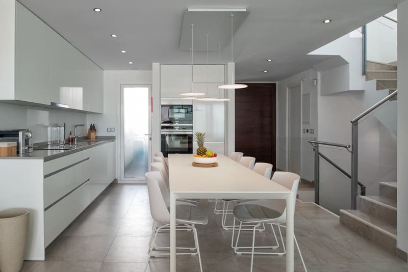 4 slaapkamer Huis te huur in Marbella met zwembad garage - € 7.500 (Ref: 8715200)