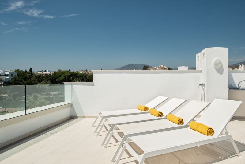 4 slaapkamer Huis te huur in Marbella met zwembad garage - € 7.500 (Ref: 8715200)