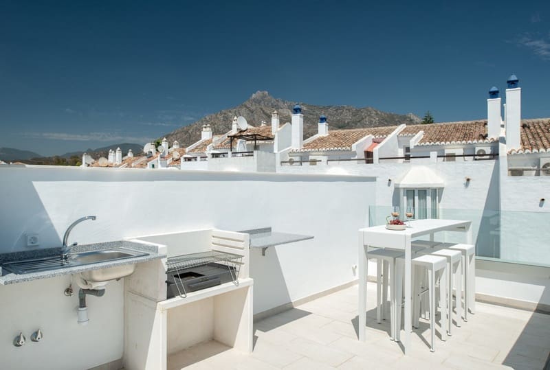 4 slaapkamer Huis te huur in Marbella met zwembad garage - € 7.500 (Ref: 8715200)